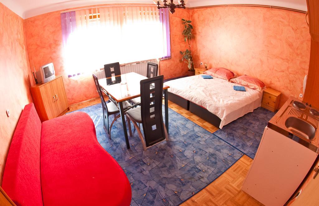 Guest House Pikapolonca Maribor Szoba fotó