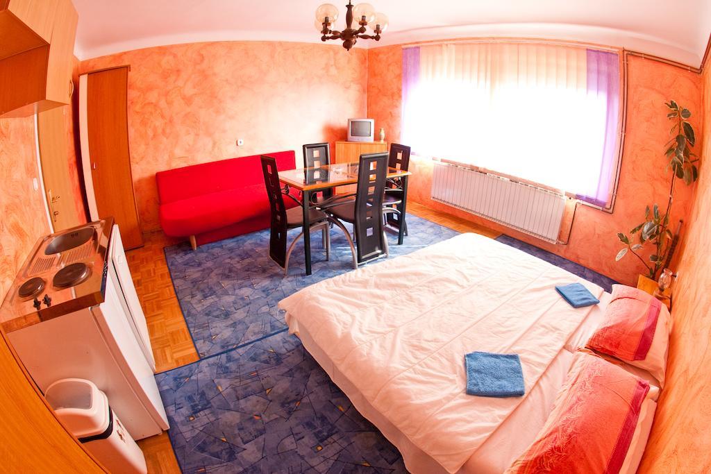 Guest House Pikapolonca Maribor Szoba fotó
