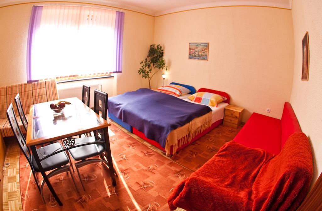 Guest House Pikapolonca Maribor Szoba fotó